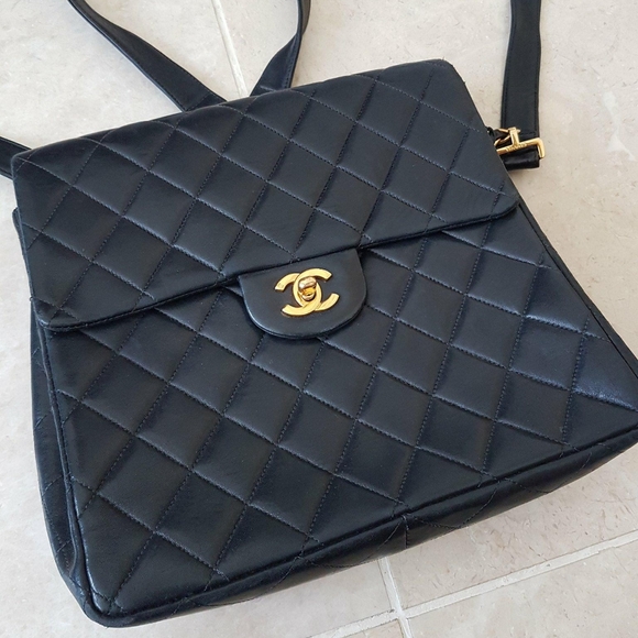 AUTHENTIC 1995 VINTAGE CHANEL CLASSIC LAMBSKIN FLAP BACKPACK WITH GHW - Picture 2 of 16